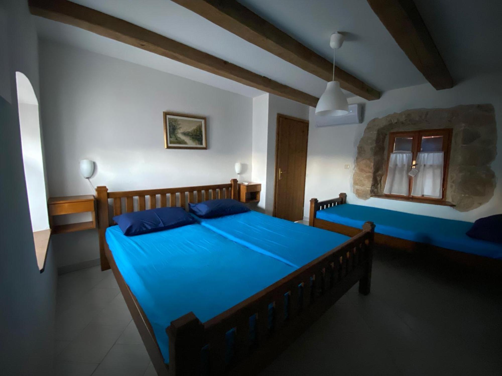 Holiday House With A Swimming Pool Vrbanj, Hvar - 11040 الغرفة الصورة